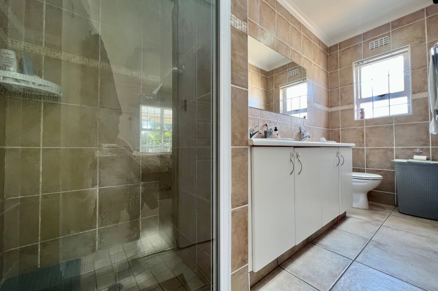 To Let 4 Bedroom Property for Rent in Sunningdale Western Cape